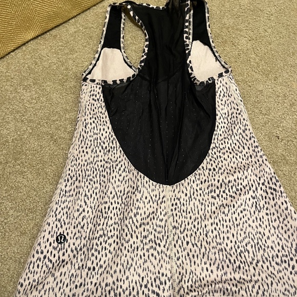 Lululemon Tank Dottie Dash Size 2 - Picture 2 of 3
